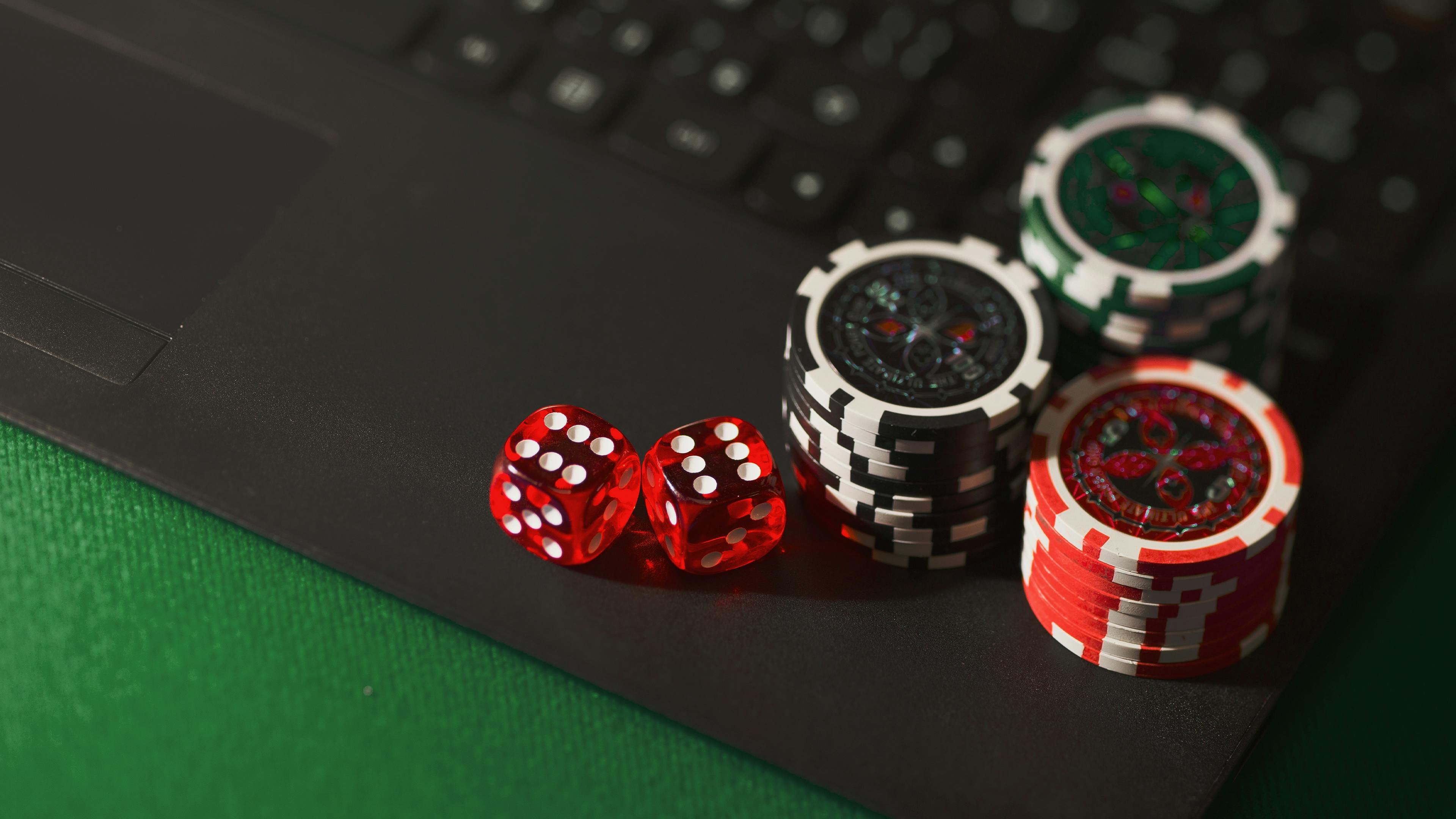 Tangkapan layar aplikasi wede168 menampilkan menu utama dengan pilihan permainan slot, dealer langsung, dan pasar olahraga
